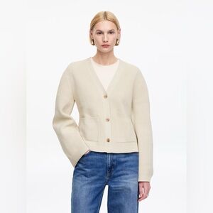Arket Beige V-Neck Cotton Cardigan with Front Pockets